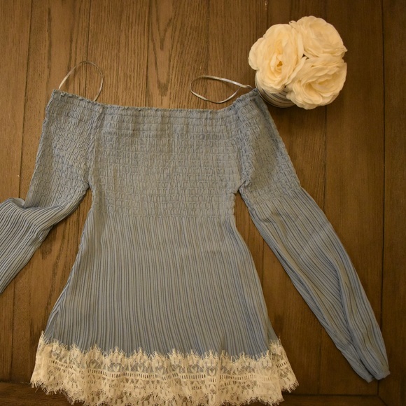 Willow & Clay Off The Shoulder Lace - Picture 1 of 7